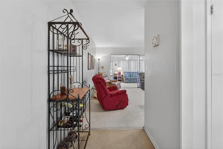 TB8552164 - from foyer straight to living room