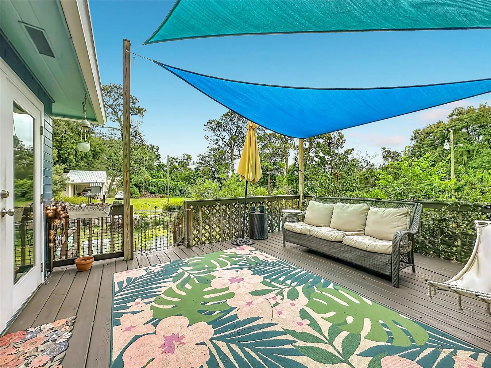 Side porch/deck
