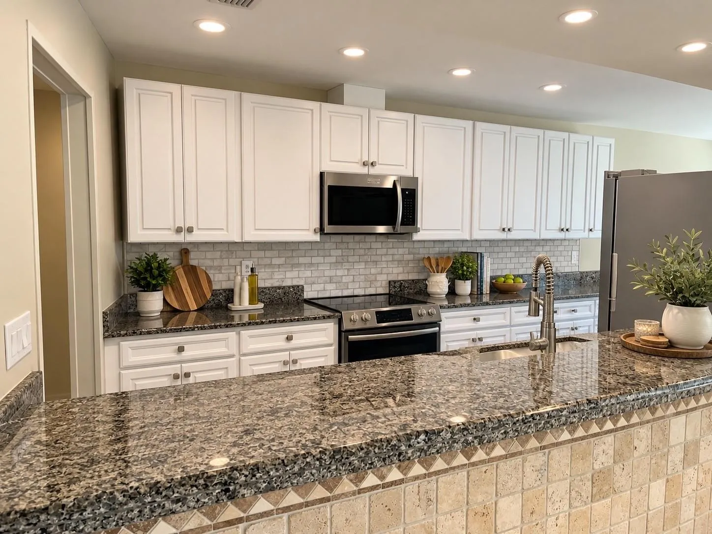 VIRTUAL Staged Kitchen view