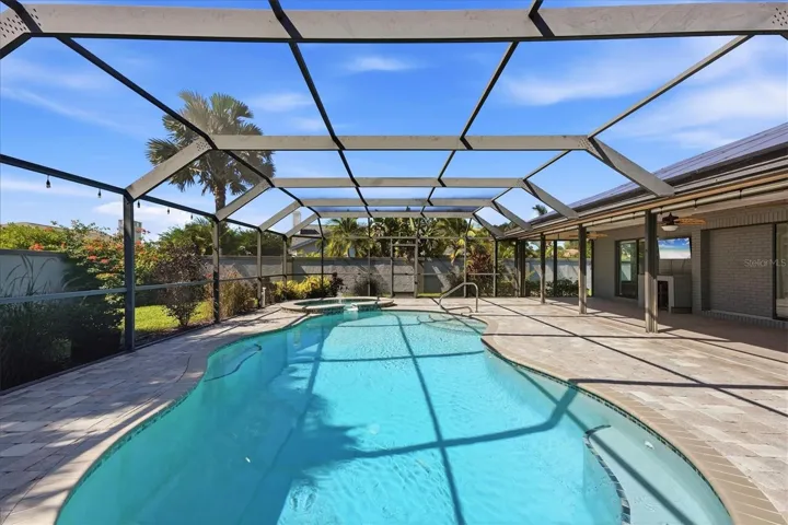 POOL & PRIVACY WALL