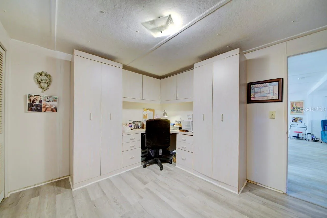 Guest RoomMurphy Bed