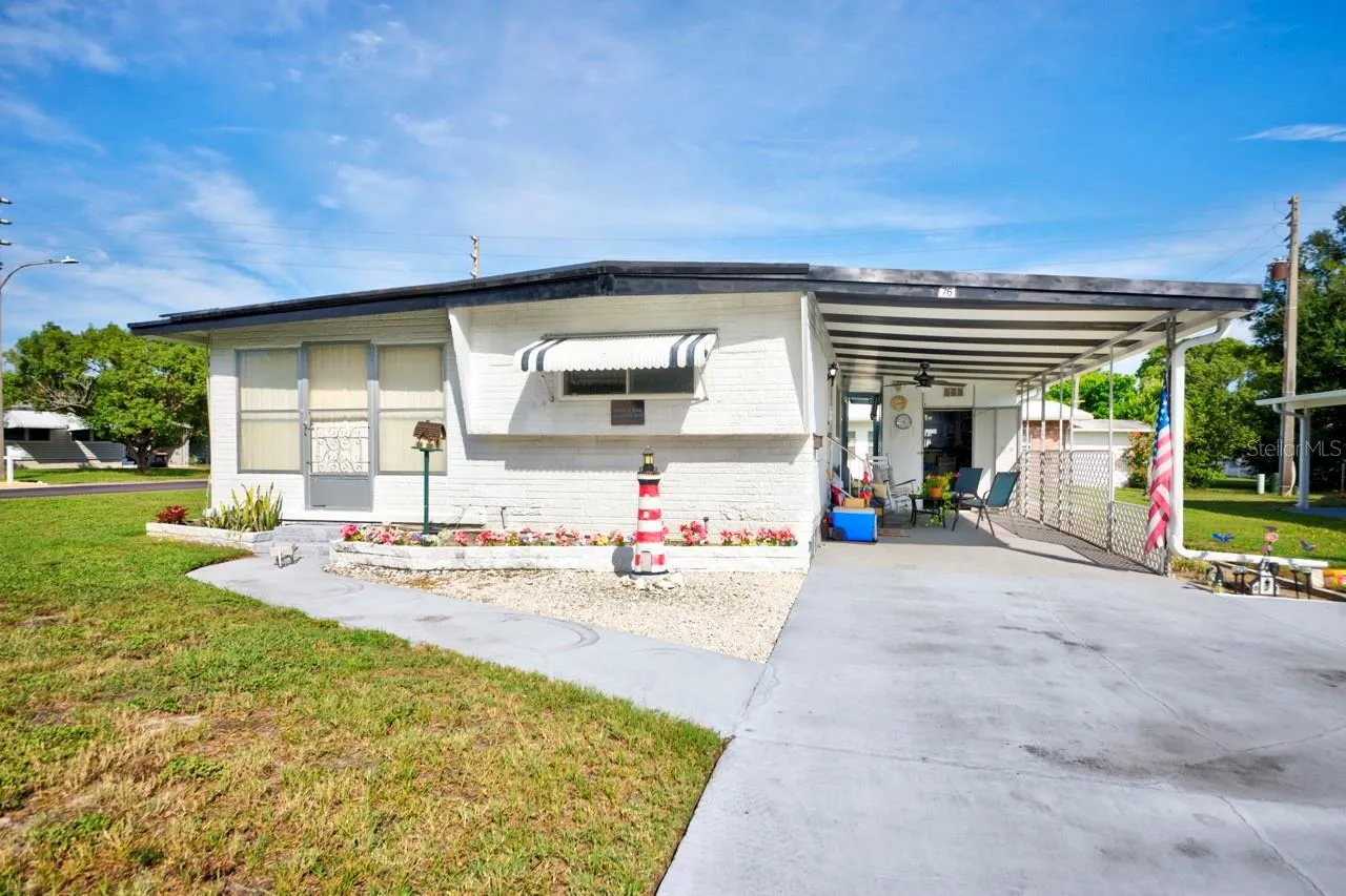 Large Corner Lot !Low HOA!