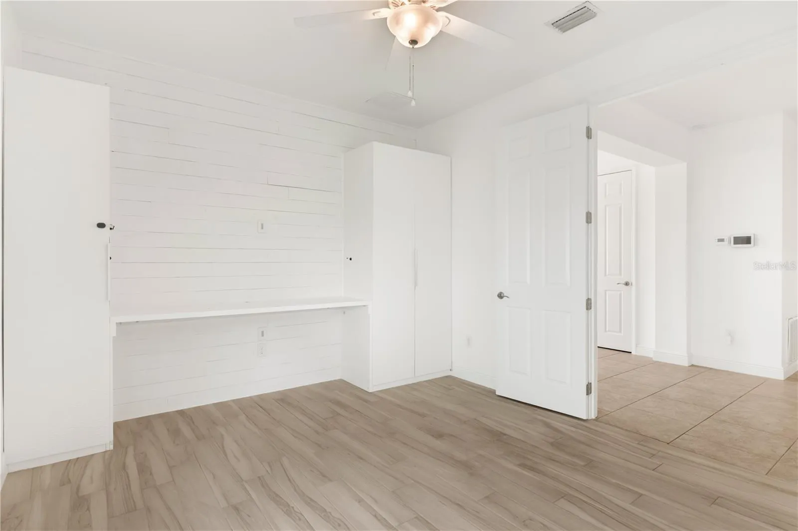 Bedroom 2 / Den