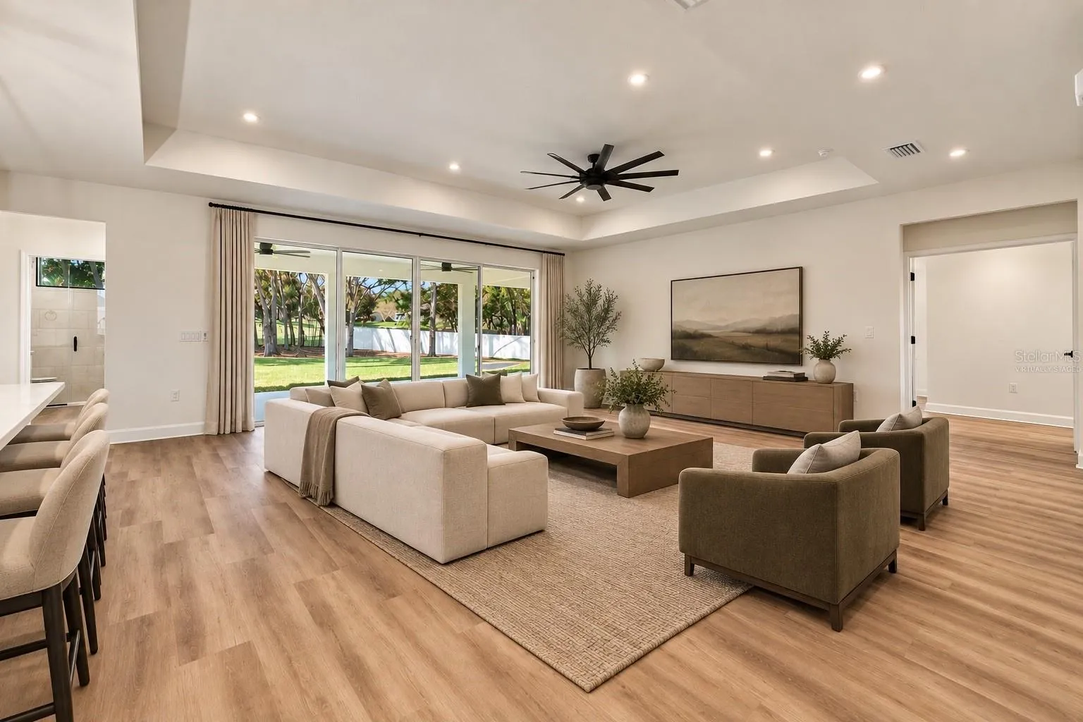 Virtually stagedhuge family room