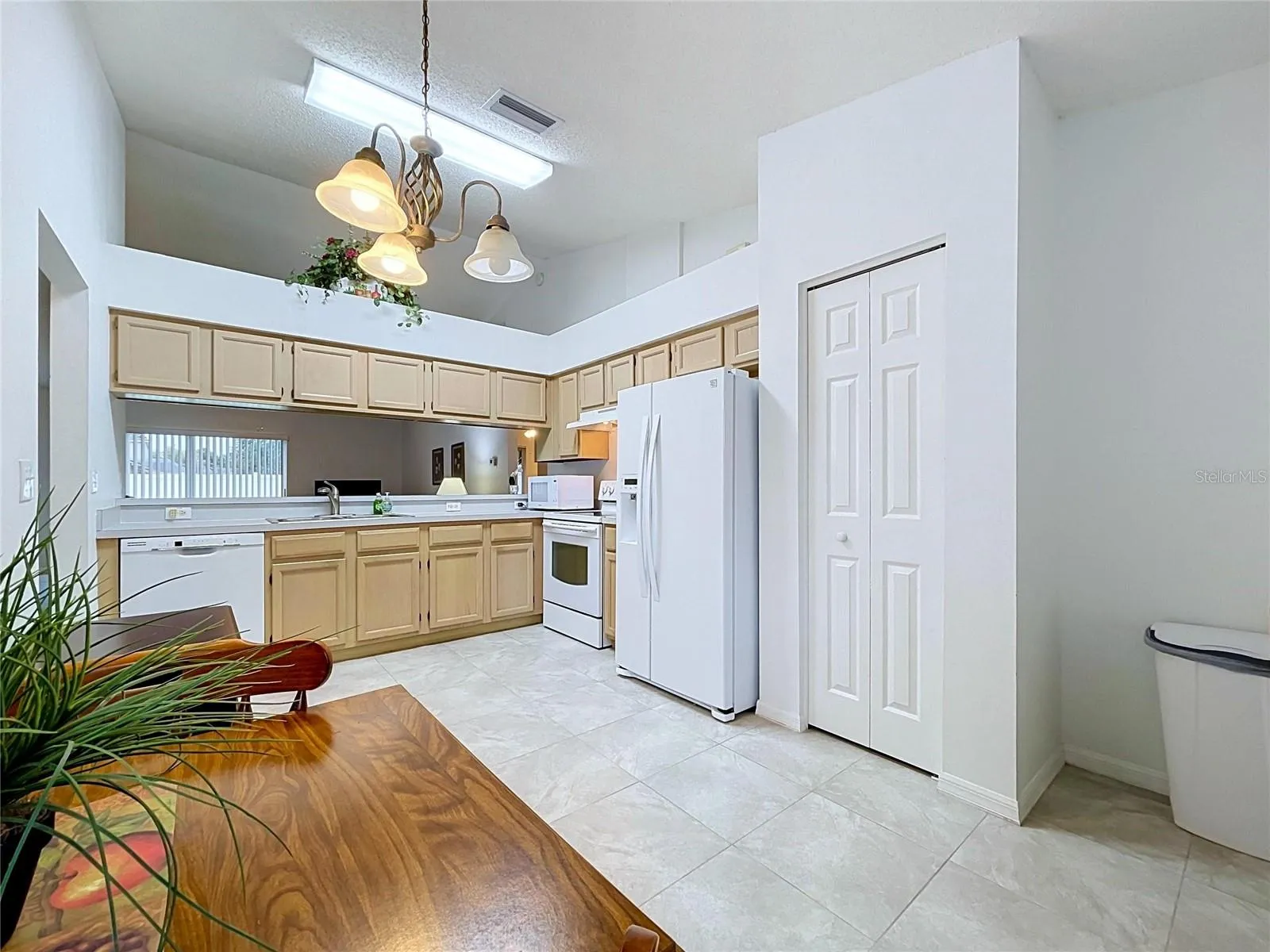 Good lighting with nice counter space