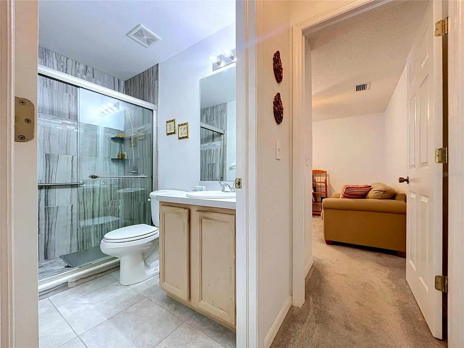 Bath between bedrooms
