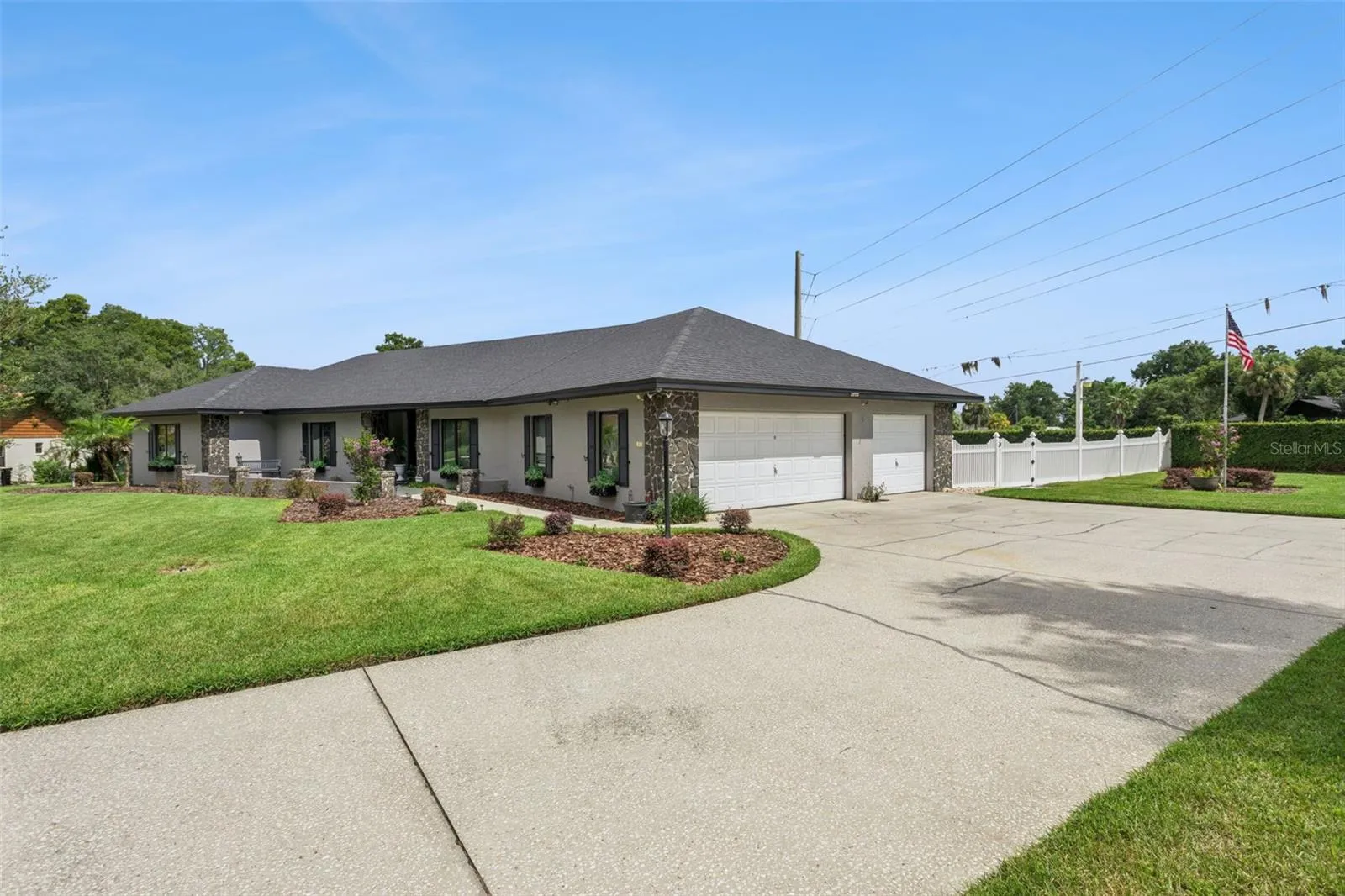Oversized Side Entry 3 Car Garage