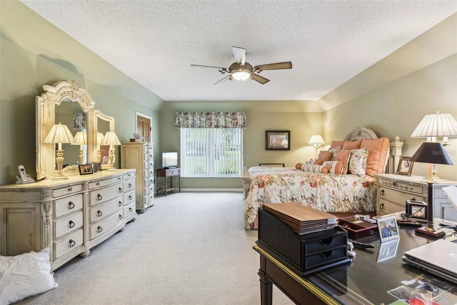 Coved Ceilings and wall to wall carpeting