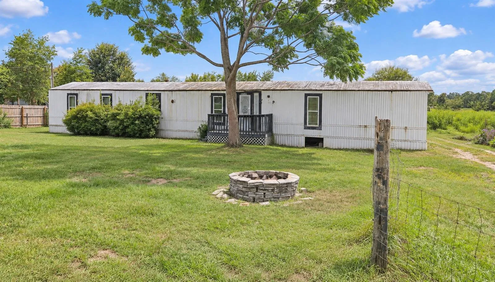 Front House with AI removal vehicles and belongings