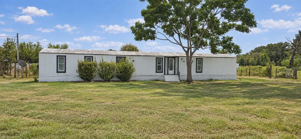 Front House with AI removal vehicles and belongings