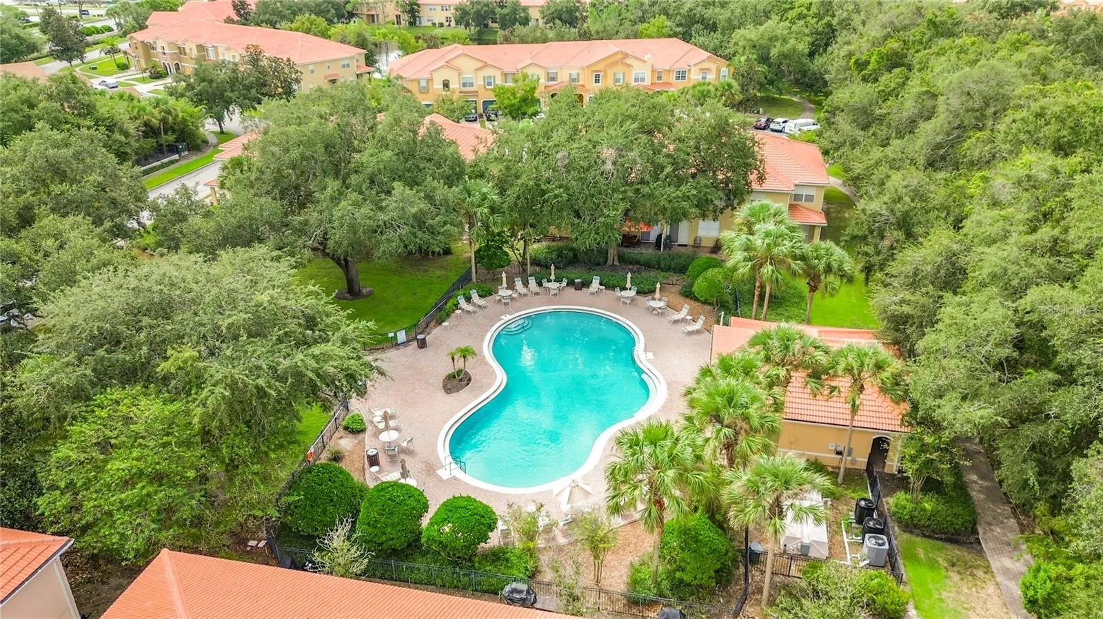 Pool &amp; Clubhouse