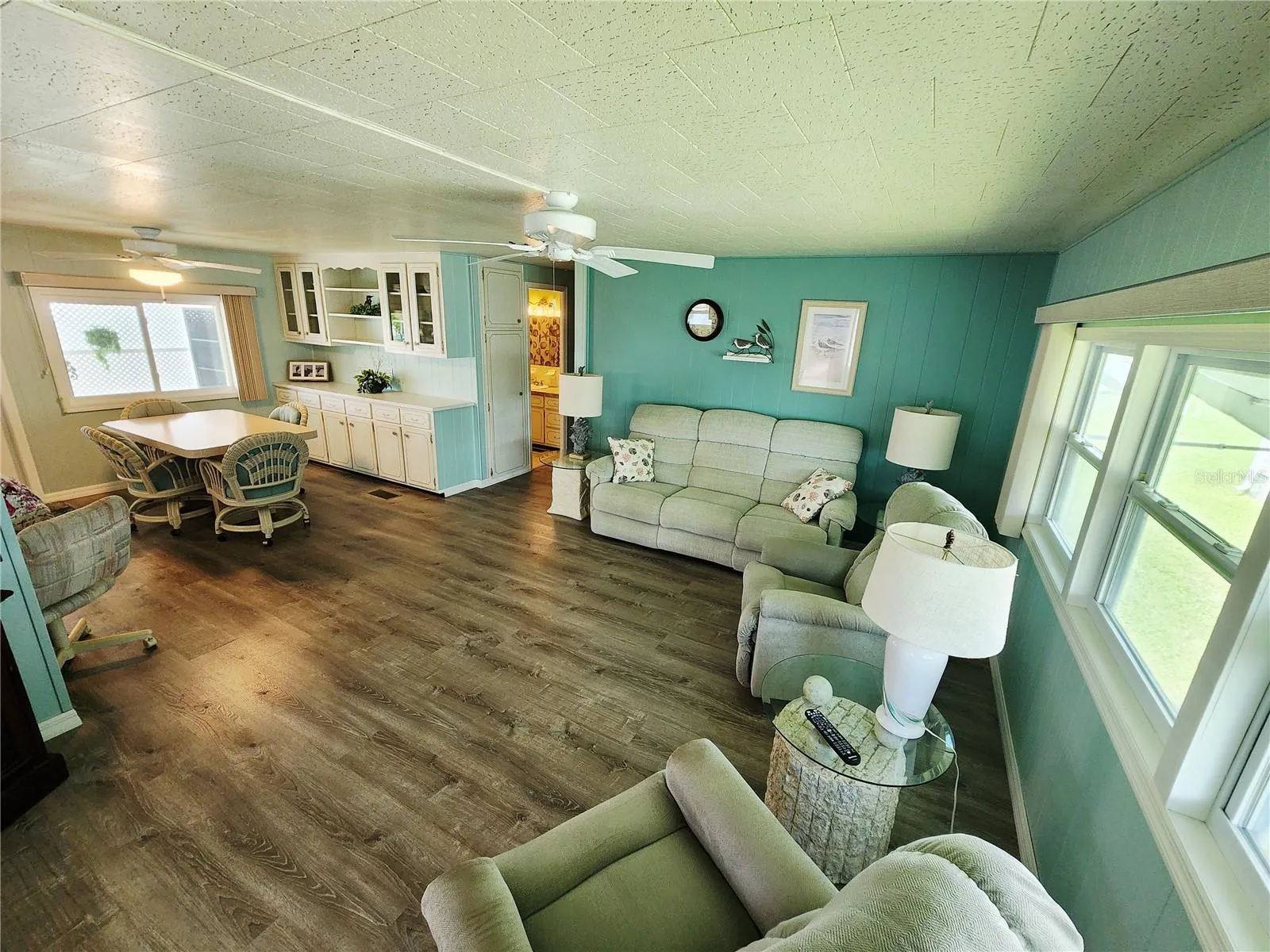 Open and Spacious Living Area