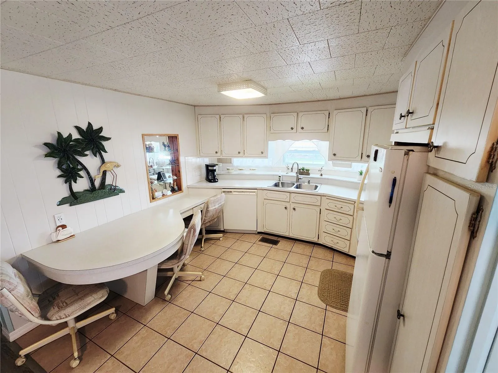 Breakfast Bar in Kitchen