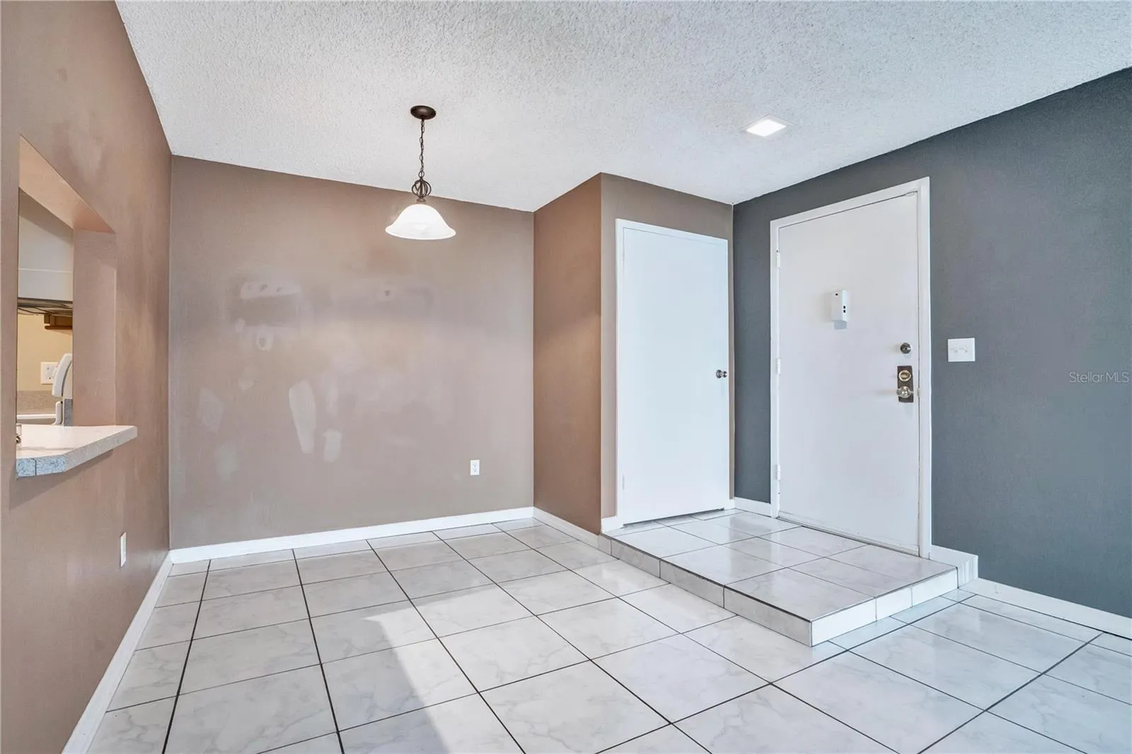 Dining Area/Entry
