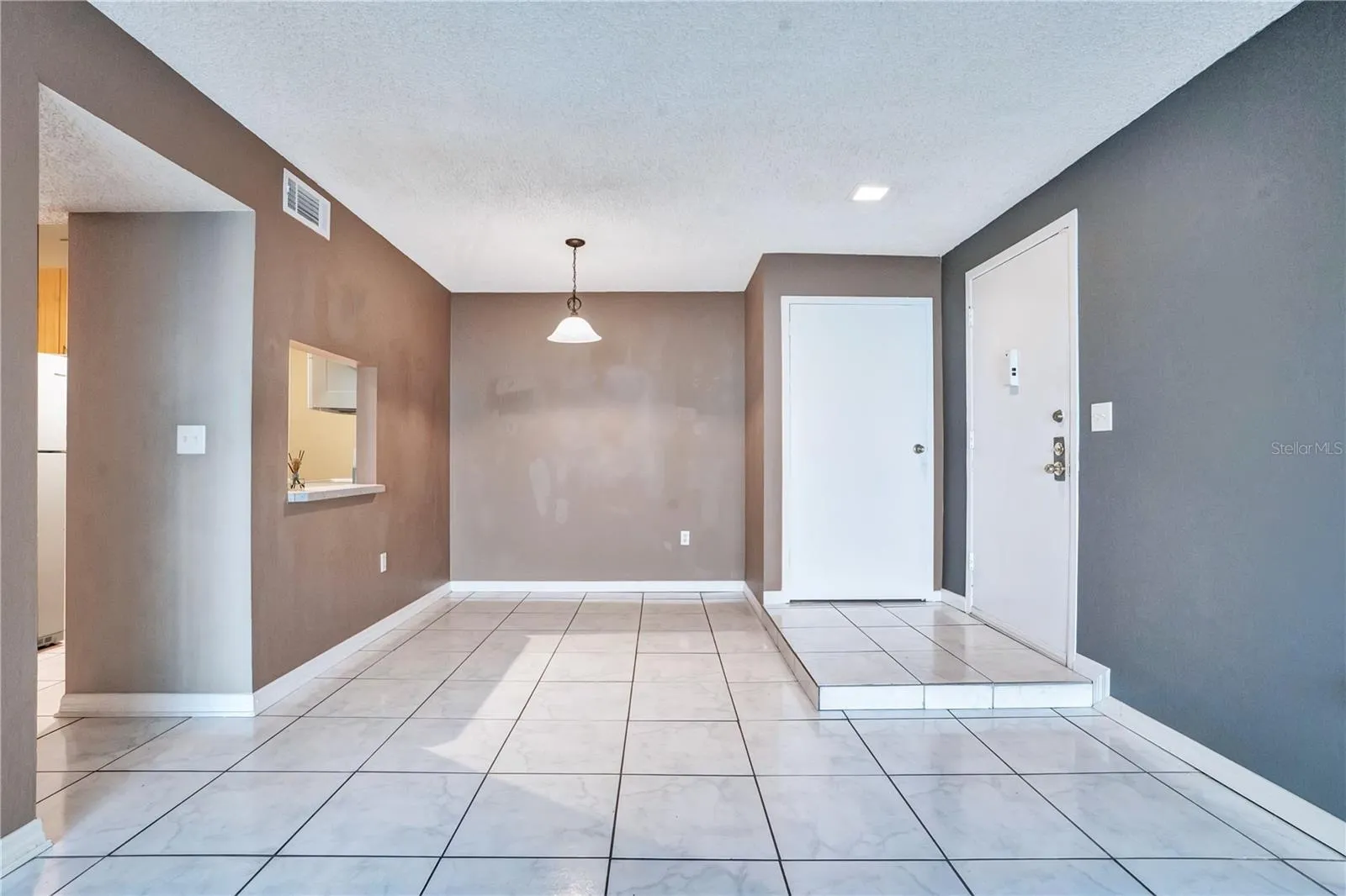 Dining Area/Entry