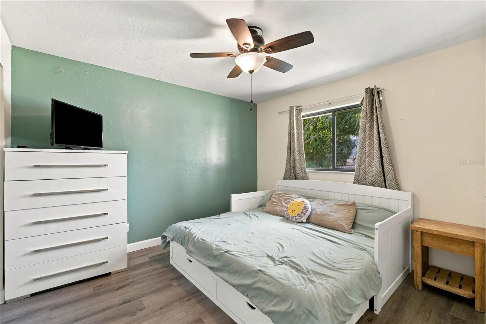 Guest bedroom