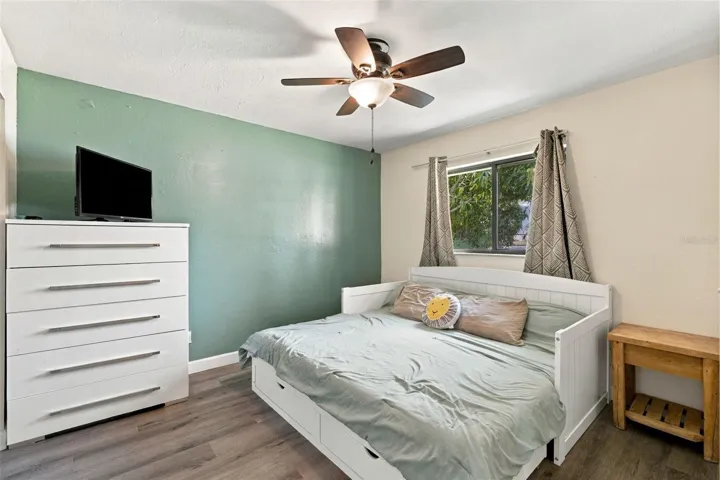 Guest bedroom