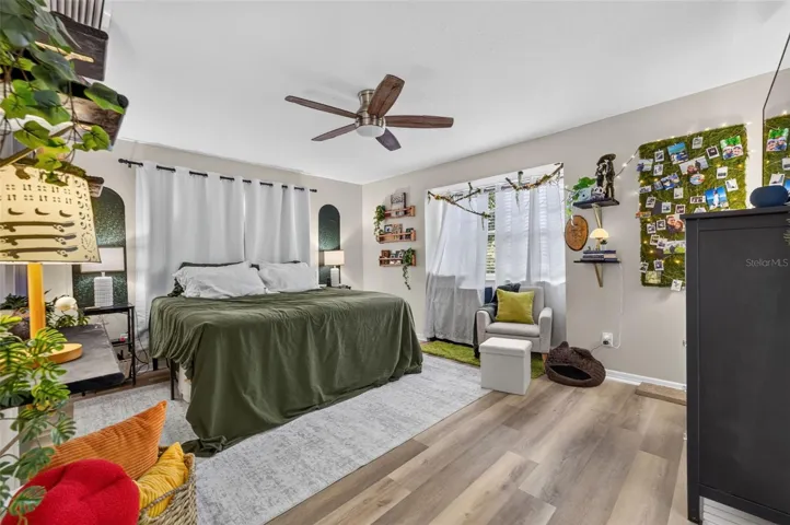Upstairs primary bedroom