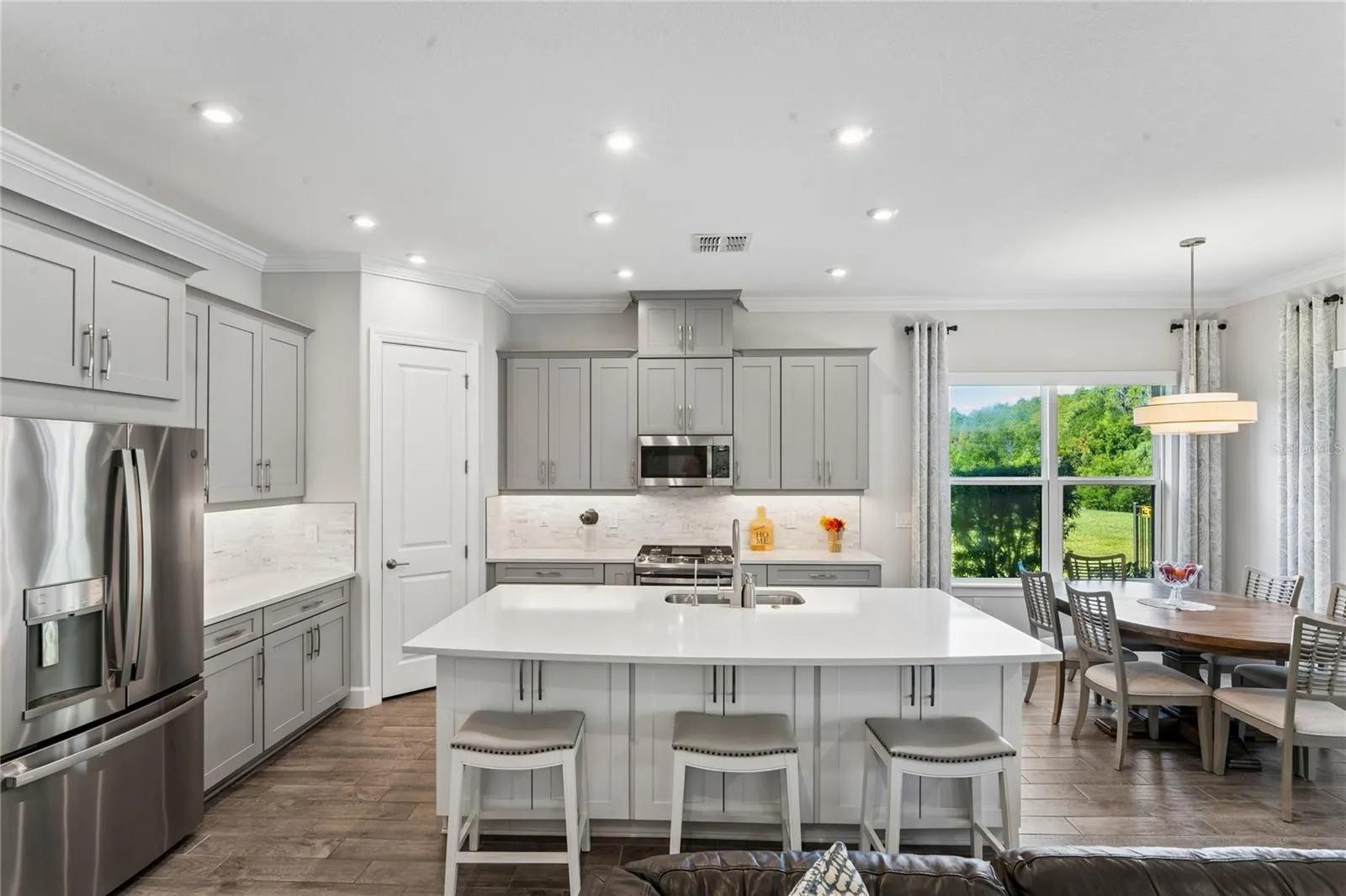 Spacious Kitchen w/ Island and kneewall cabinets