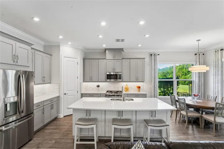 Spacious Kitchen w/ Island and kneewall cabinets