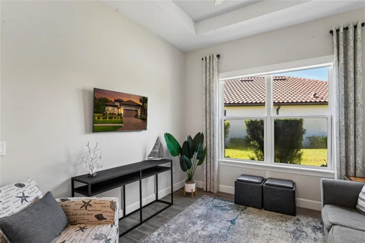 Office / Flex /Den space w/Tray ceiling