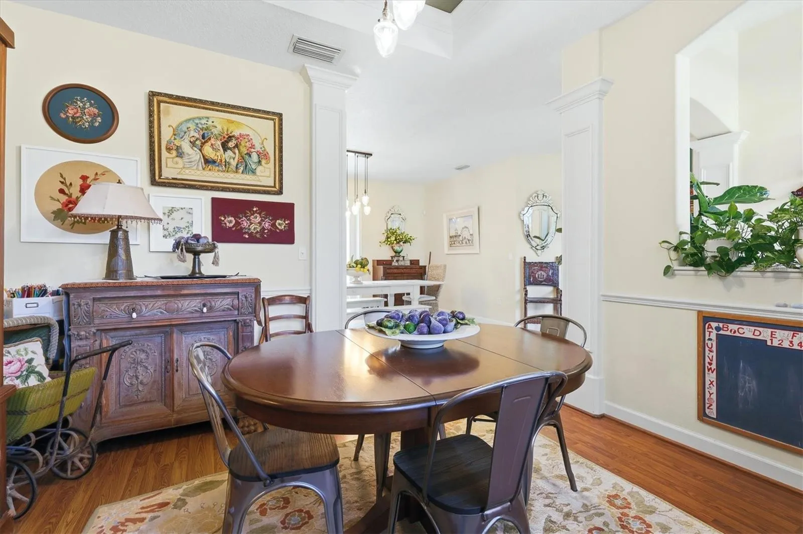 Formal Dining/Sitting room