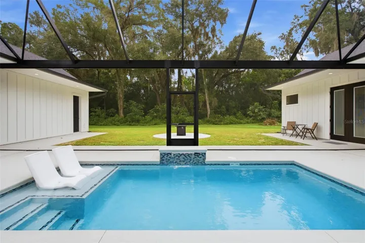 Screened pool