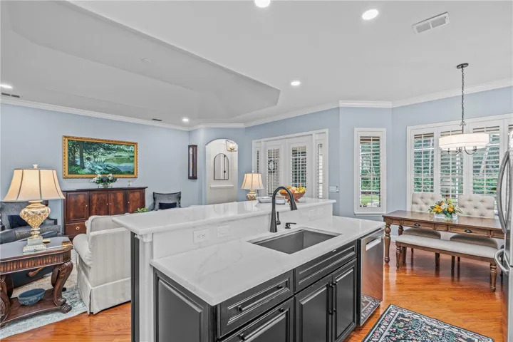 No one feels "stuck in the kitchen" with this layout-- perfect for hosting get-togethers!