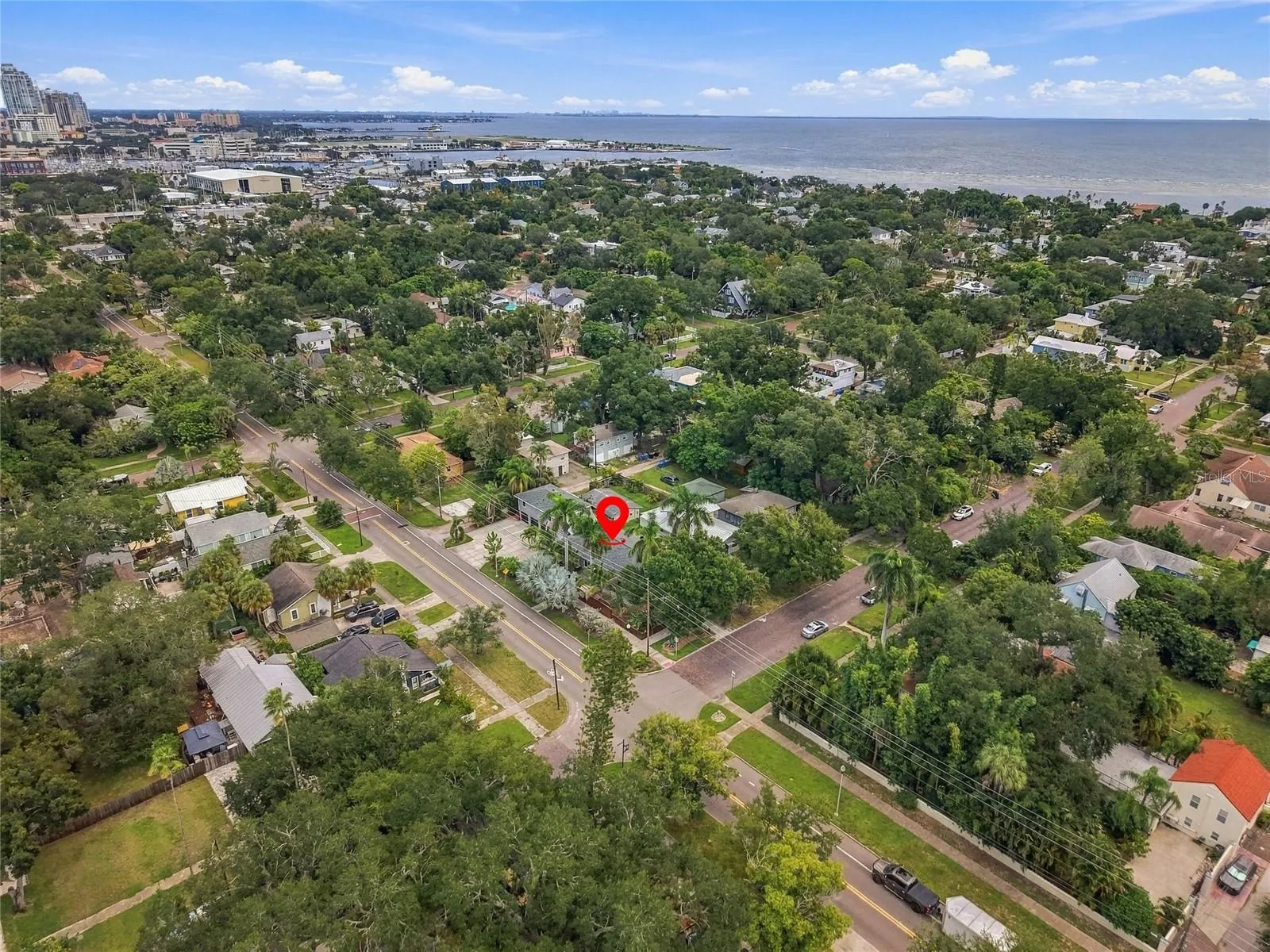 3 blocks to lassing park and the bay