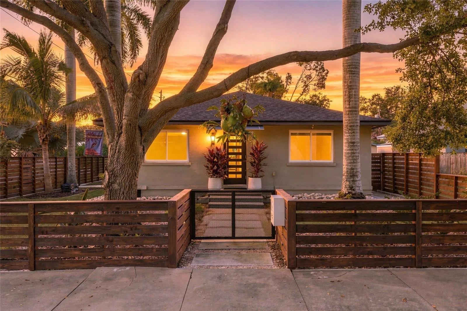 Front private fenced yard