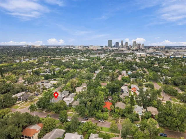 1 mile to downtown