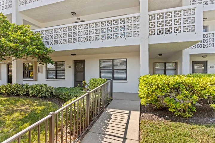 Park Right Out Front &amp; Use Walkway to Your Unit