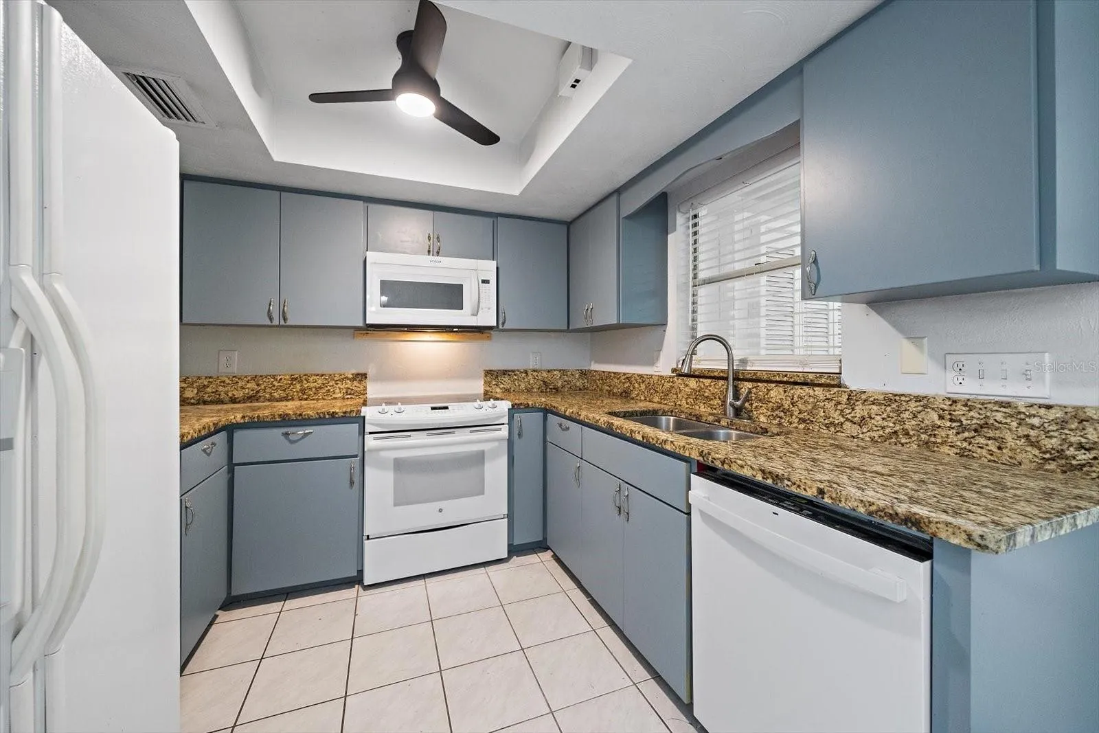 Nice-sized efficient kitchen