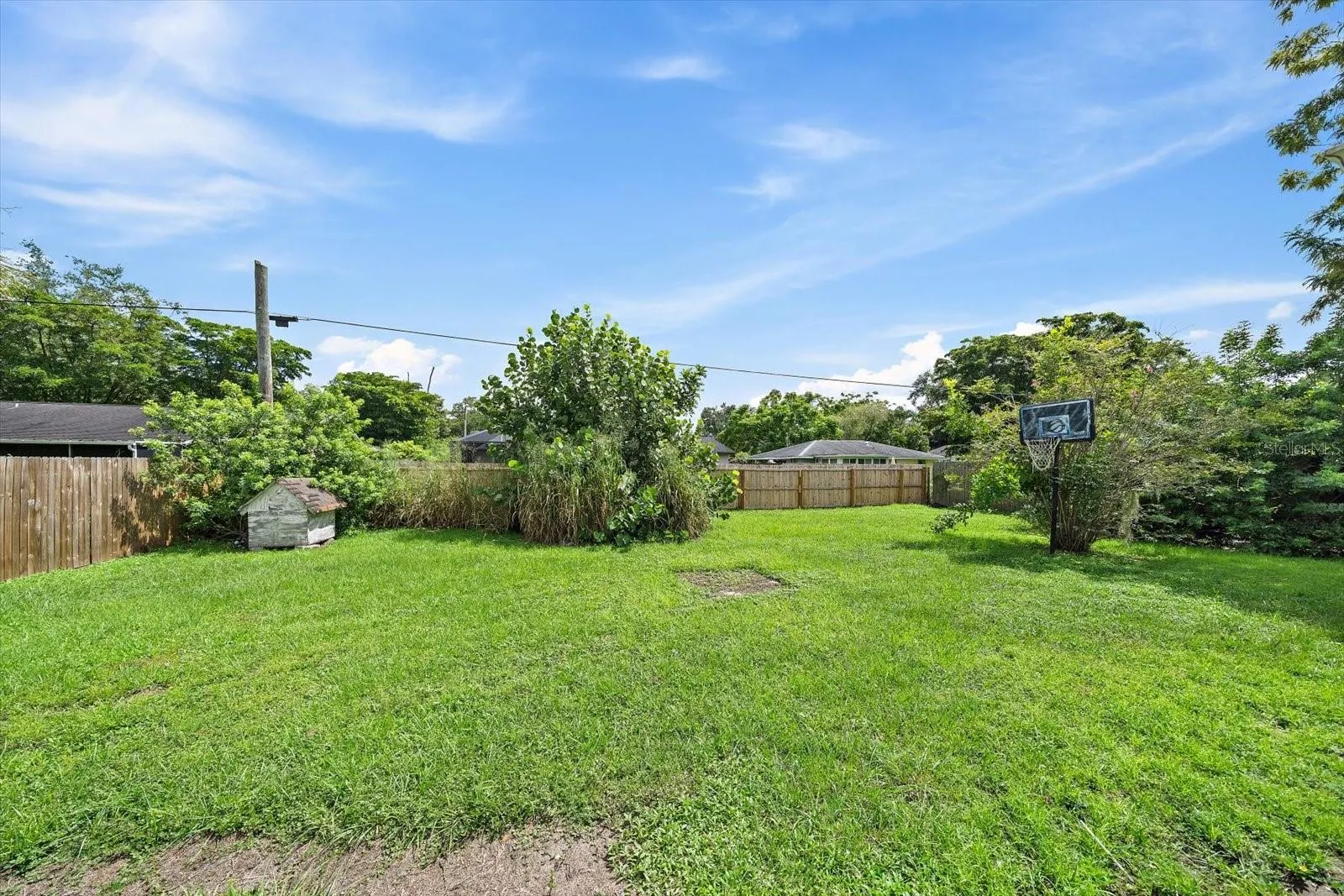 So much space for RV/ Boat/ Pool/ Garden/ Storage/ Play area/Fire pit