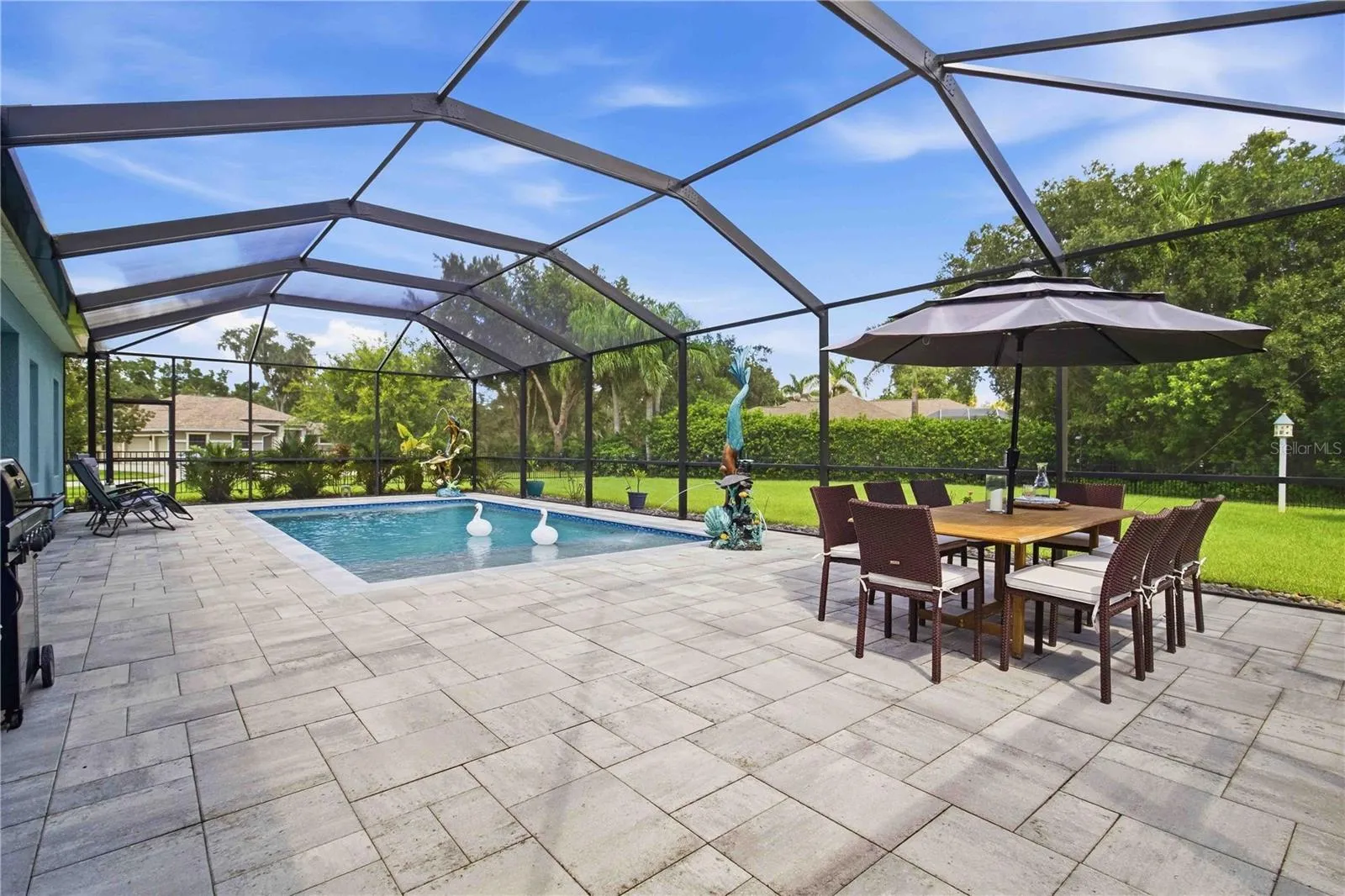 Outdoor dining overlooking the pool