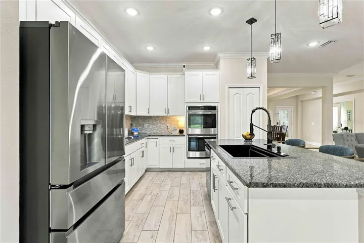 Bright and inviting kitchen