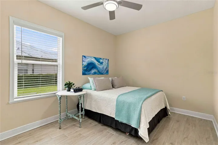 Cozy secondary bedroom