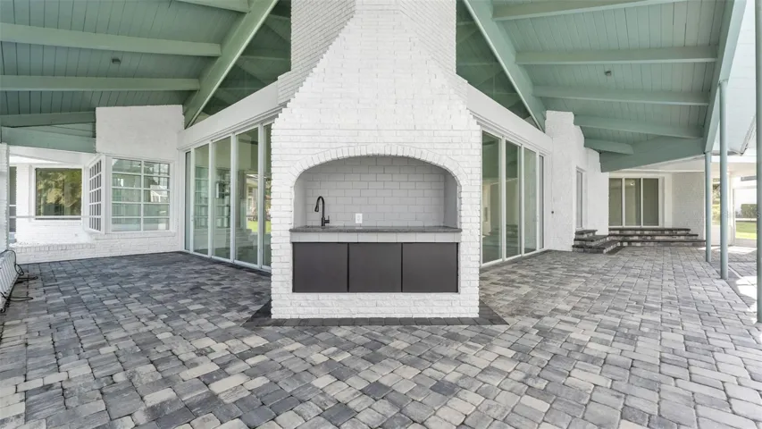Poolside wet bar area