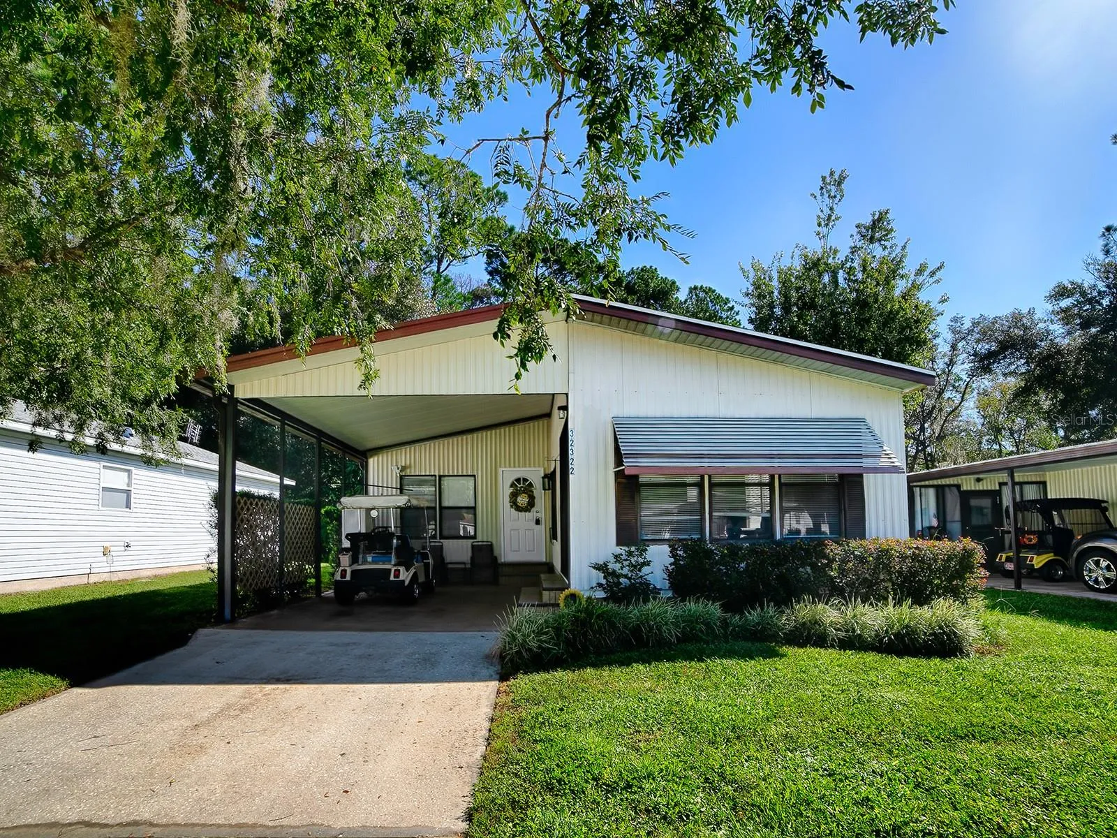 2 Bed and 2 Bath home with privacy behind