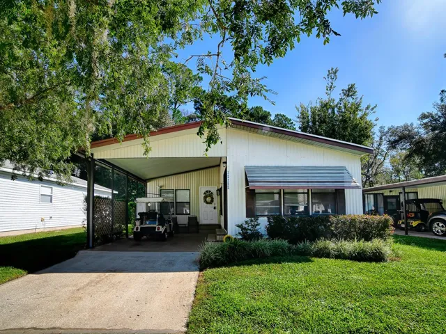 2 Bed and 2 Bath home with privacy behind