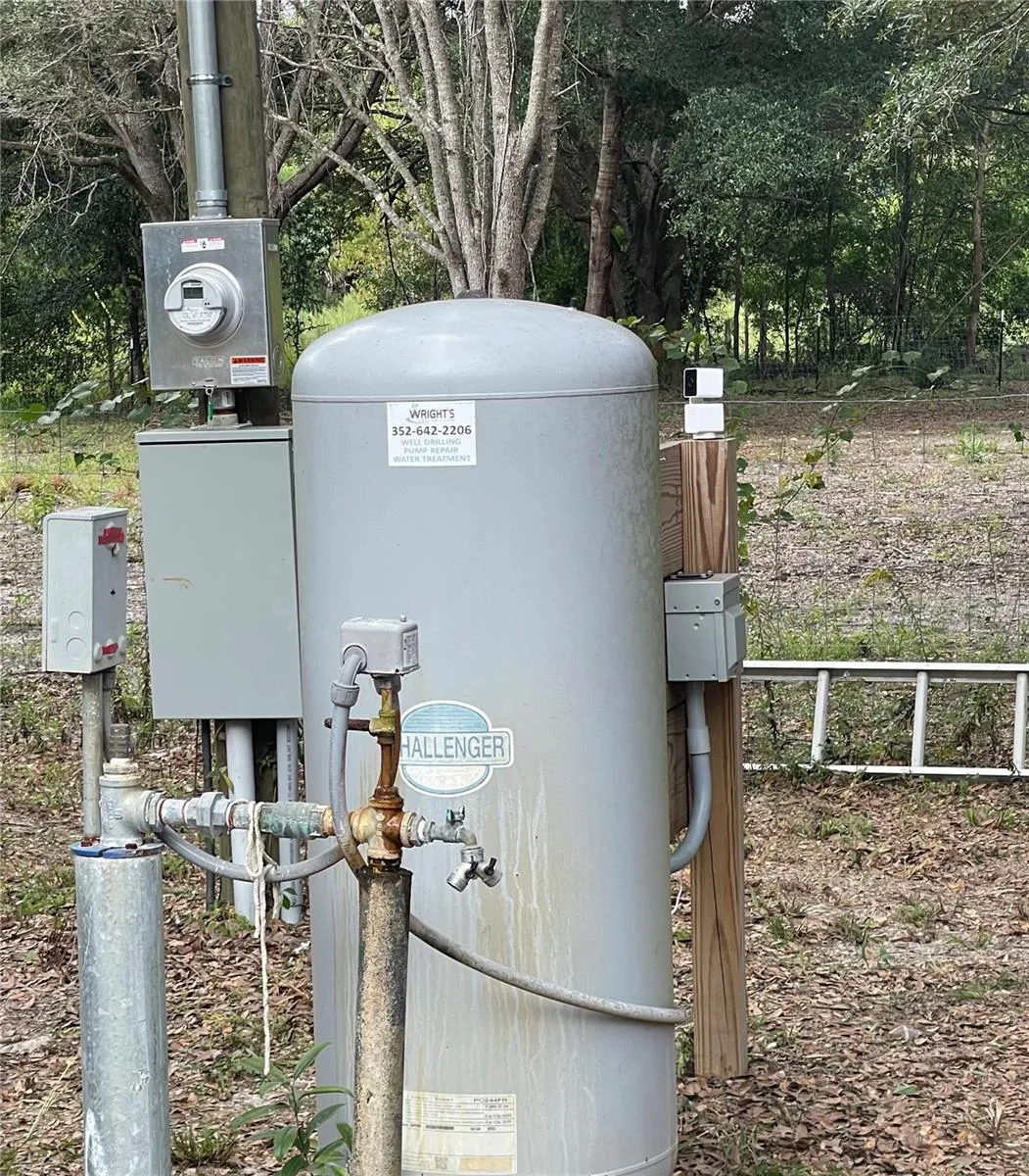 Well pump tank