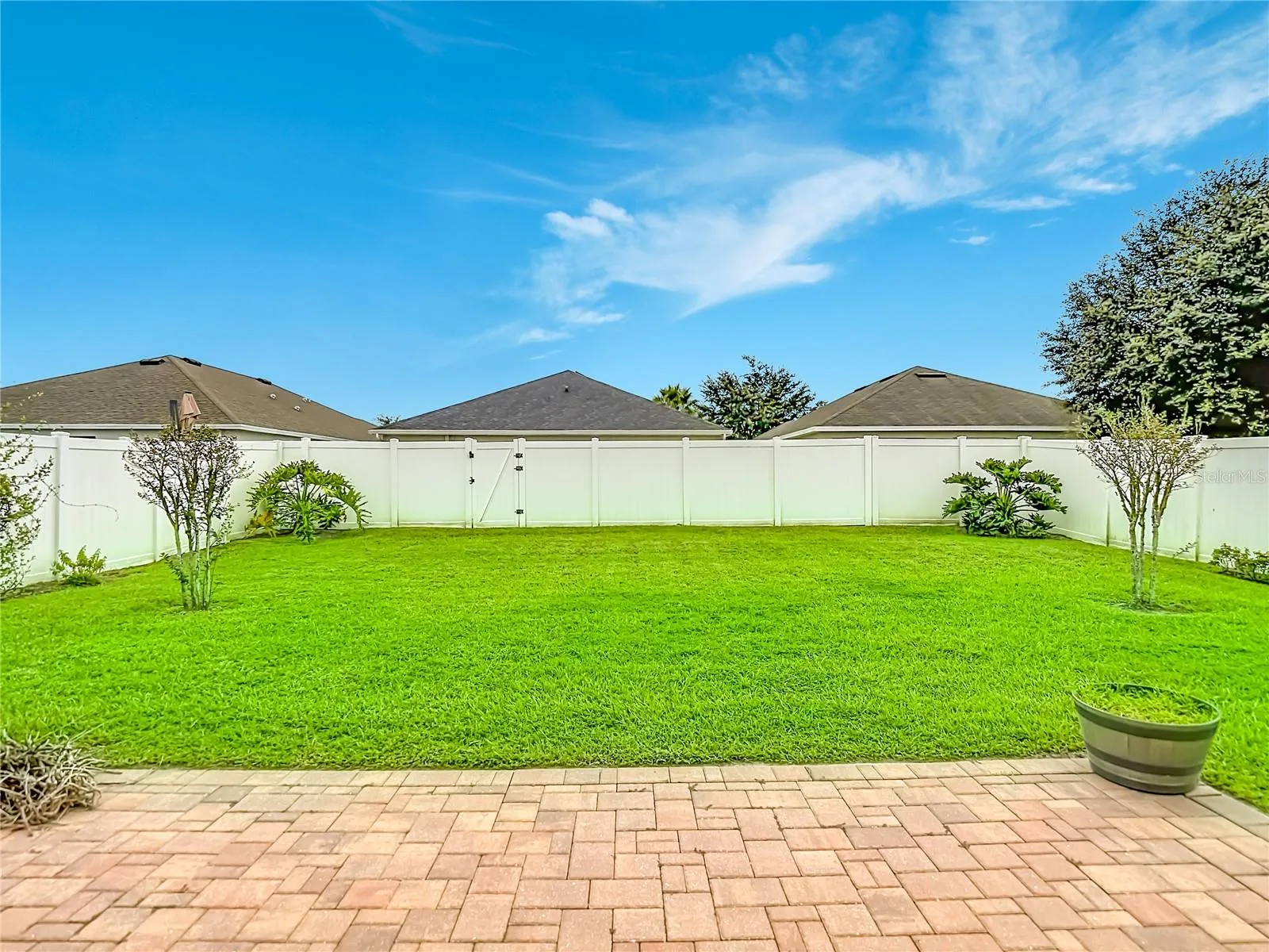 Large Fenced Yard