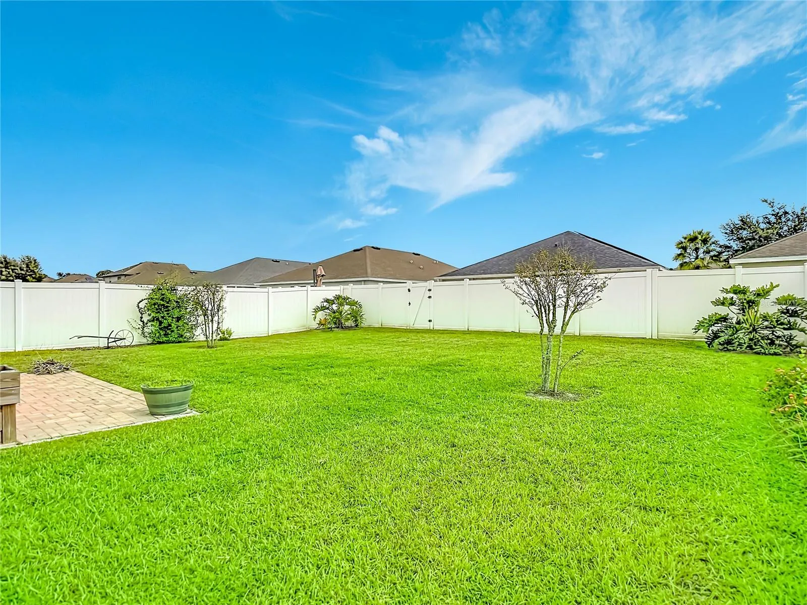 Large Fenced Yard