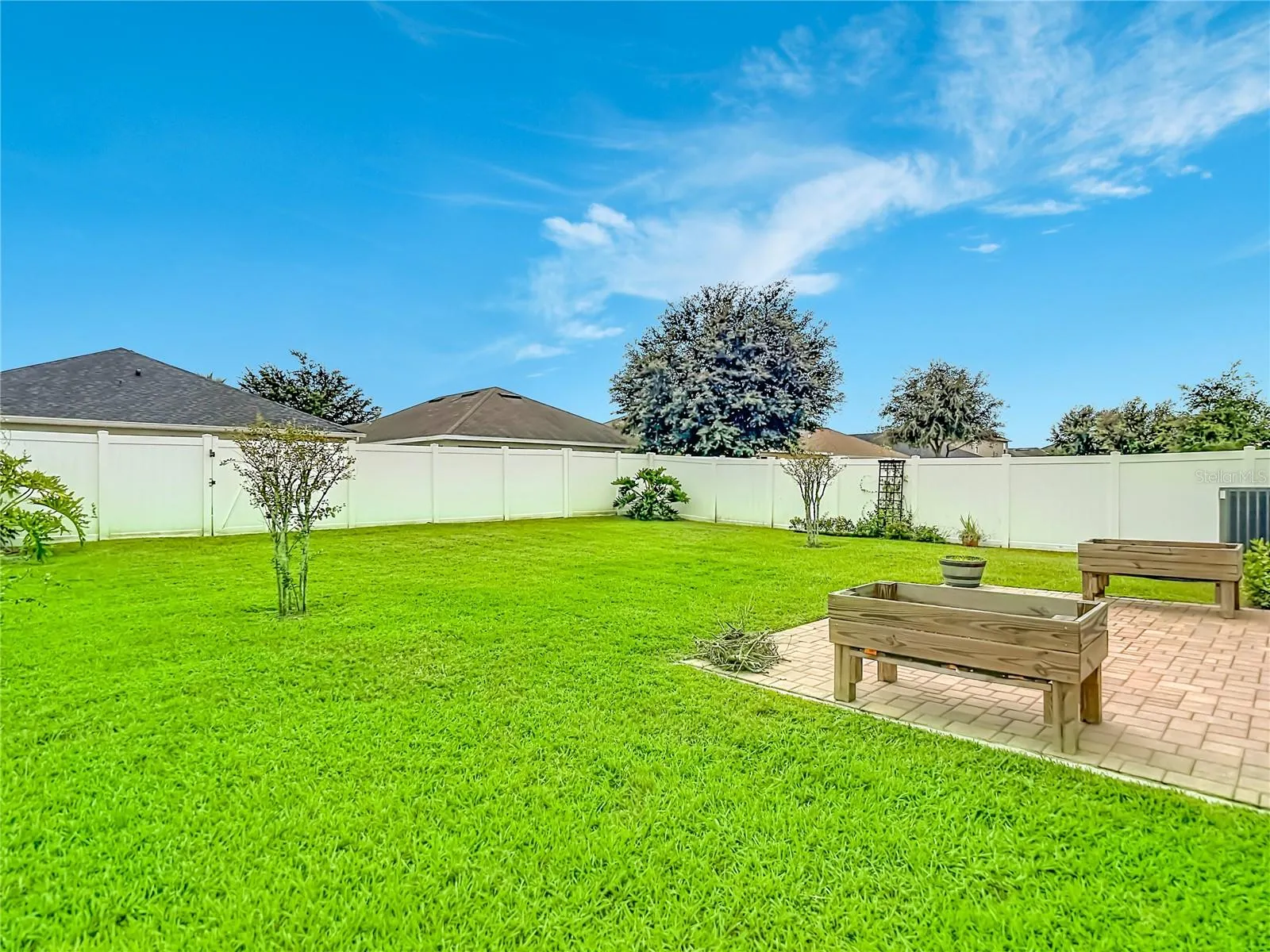 Large Fenced Yard