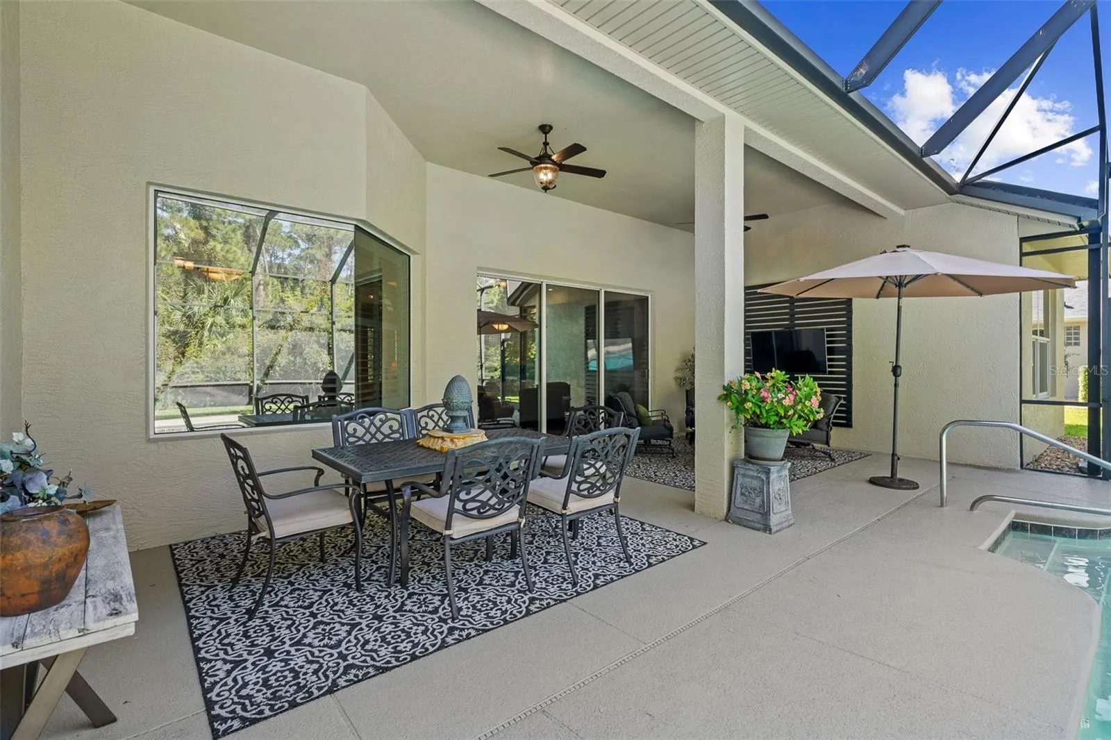 Lanai/Pool