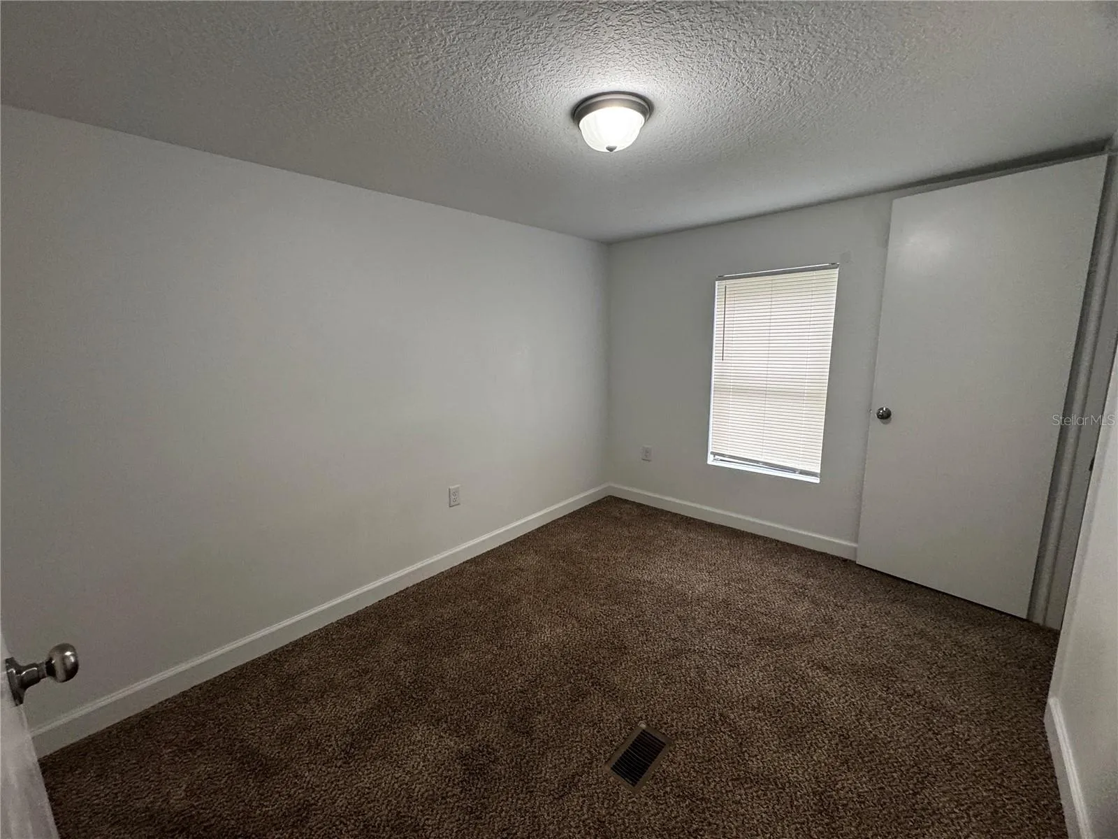 Carpeted bedroom (2x)