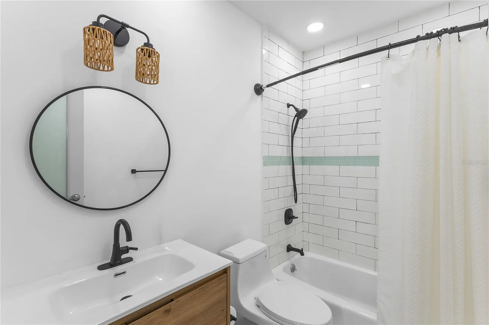Ensuite bathroom 1