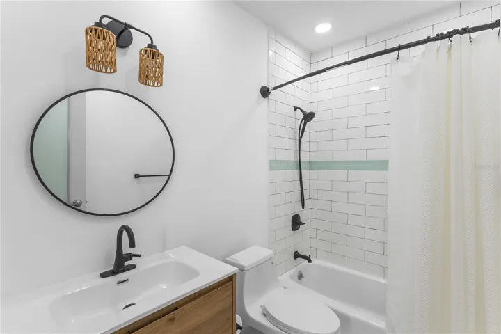 Ensuite bathroom 1