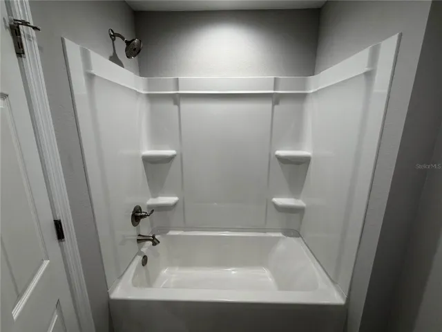 Primary bath shower/tub combo