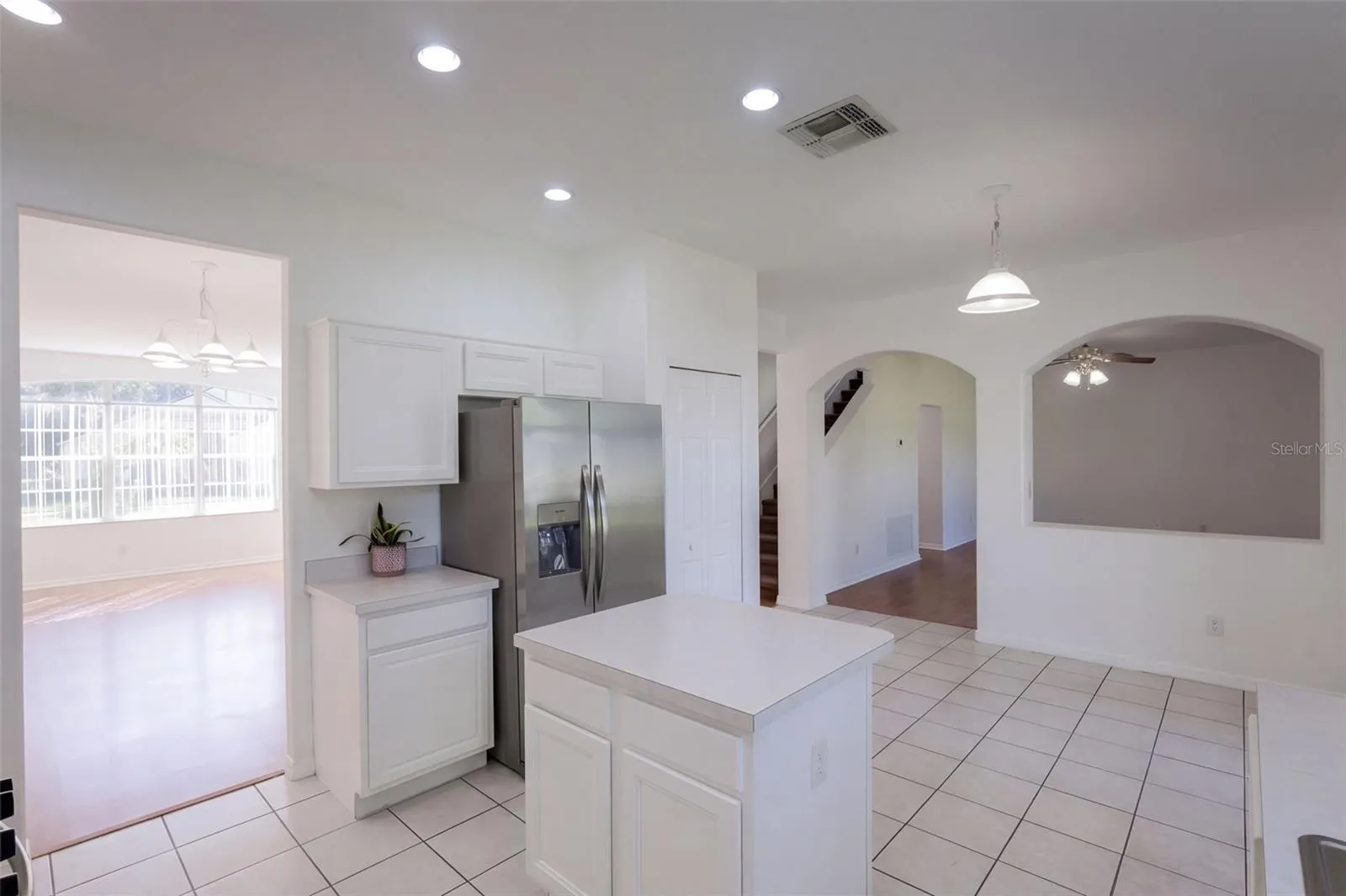 Kitchen and eat-in kitchen space